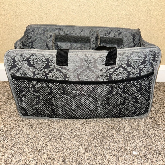 Mary Kay Black and Cream Quilted Travel Bag - Picture 8 of 10